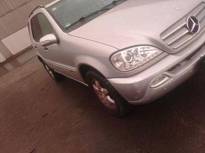 Silber Gebraucht 2003 Mercedes ML350 SUV | 2.199 €