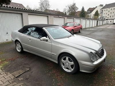 Second-hand Mercedes CLK230 Avantgarde 197 CP (144 kW) 2002 Argintiu Cabrio