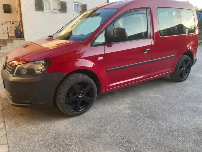 Gebraucht VW Caddy 109 PS (80 kW) 2012 Rot Van / Kleinbus