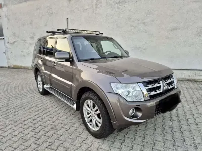 Gebraucht Mitsubishi Pajero Intense 200 PS (147 kW) 2012 Braun SUV