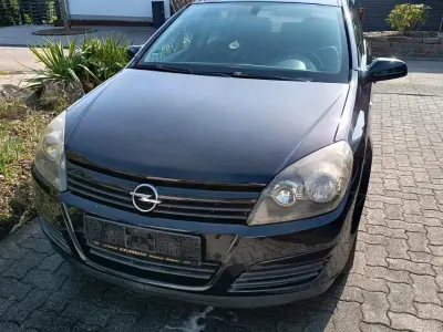 Gebraucht Opel Astra 105 PS (77 kW) 2004 Schwarz Limousine