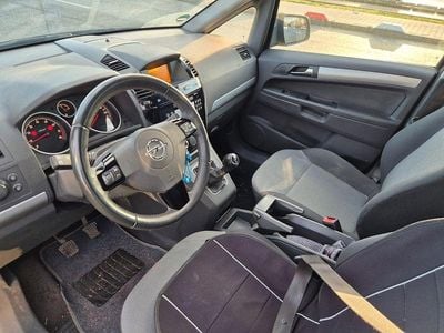 Schwarz Gebraucht 2013 Opel Zafira Family Van / Kleinbus | 3.900 € (Guter Preis)