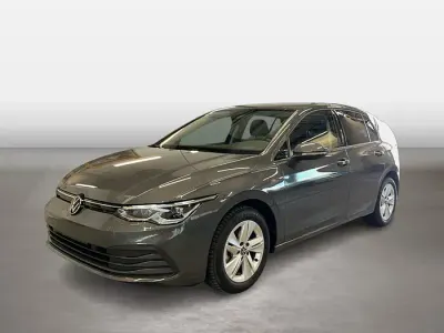 Käytetty VW Golf VIII Life 131 HP (96 kW) 2023 Harmaa Sedan