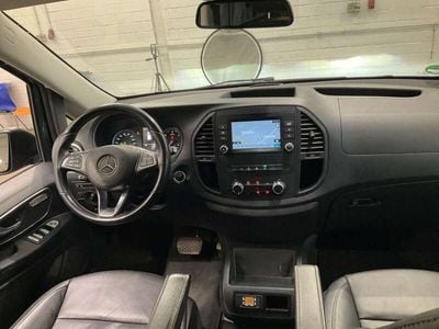Mercedes V220