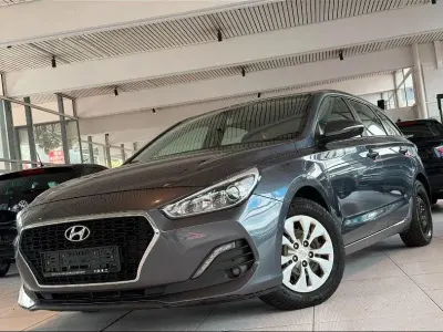 Gebraucht Hyundai i30 Select 116 PS (85 kW) 2019 Grau Kombi