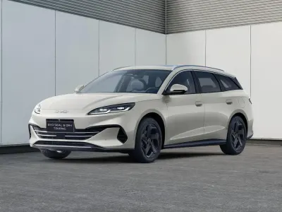 Używany BYD Seal Comfort 212 KM (155 kW) 2025 Beżowy Kombi