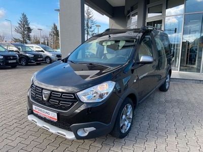 Schwarz Gebraucht 2020 Dacia Dokker Stepway Van / Kleinbus | 16.100 € (Fairer Preis)