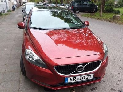 Second-hand Volvo V40 Kinetic 190 CP (139 kW) 2016 Roșu Berlinǎ