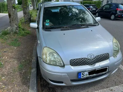 Brugt Toyota Yaris 65 HK (47 kW) 2004 Sølv Hatchback