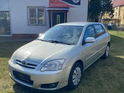 Second-hand Toyota Corolla Executive 116 CP (85 kW) 2004 Argintiu Berlinǎ