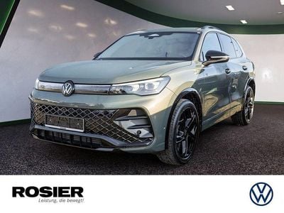 Grün / cipressino grün Neu 2025 VW Tiguan R-line SUV | 59.810 €