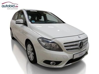 Gebraucht Mercedes B180 122 PS (89 kW) 2013 Weiß Kleinwagen