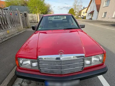 Używany Mercedes 190 109 KM (80 kW) 1993 Czerwony Sedan/Limuzyna