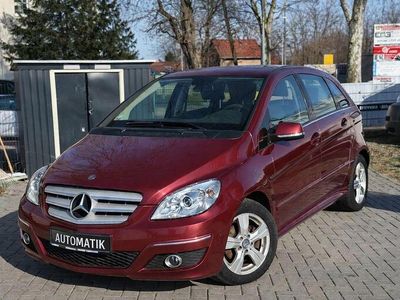 Gebraucht Mercedes B200 136 PS (100 kW) 2009 Rot Van / Kleinbus
