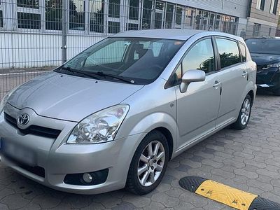 Grau Gebraucht 2008 Toyota Corolla Verso Van / Kleinbus | 3.000 € (Teuer)