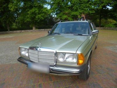 Usata Mercedes 200 109 CV (80 kW) 1983 Station wagon