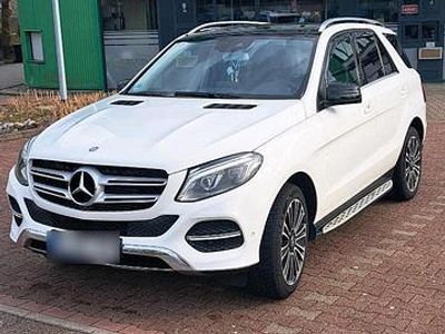 Używany Mercedes GLE350 258 KM (189 kW) 2016 Biały Sedan/Limuzyna