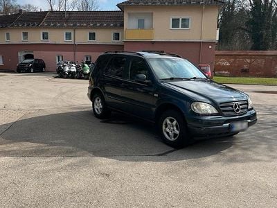 Gebraucht Mercedes ML270 163 PS (119 kW) 2001 Schwarz SUV