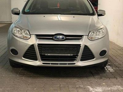 Gebraucht Ford Focus Ambiente 101 PS (74 kW) 2014 Grau Kombi
