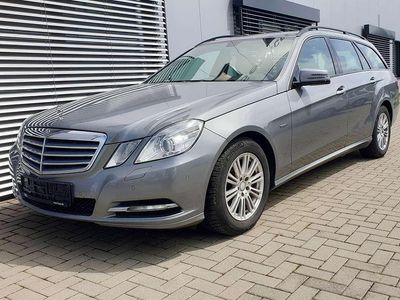 Gebraucht Mercedes E220 Elegance 170 PS (125 kW) 2012 Grau Kombi