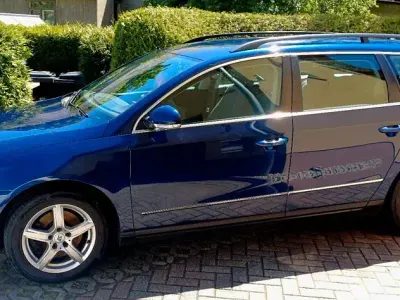 Gebraucht VW Passat Comfortline 140 PS (102 kW) 2010 Blau Kombi