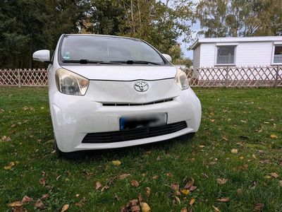 Toyota iQ