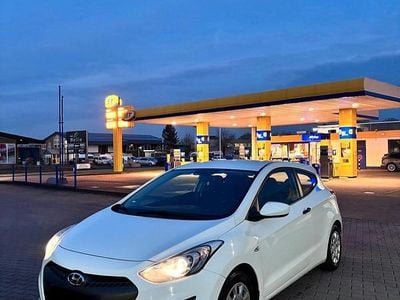 Gebraucht Hyundai i30 99 PS (72 kW) 2013 Weiß Coupé