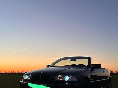 Schwarz Gebraucht 2002 BMW 318 Cabriolet Cabrio | 9.999 €