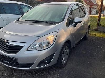 Silber Gebraucht 2012 Opel Meriva Design Edition Van / Kleinbus | 3.890 € (Guter Preis)