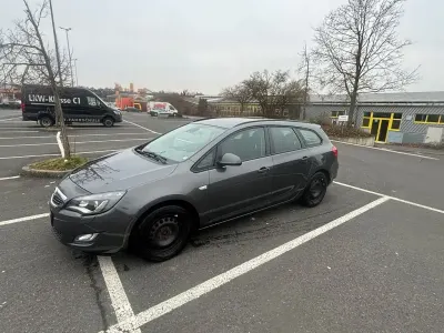 Gebraucht Opel Astra Innovation 160 PS (117 kW) 2011 Grau Kombi