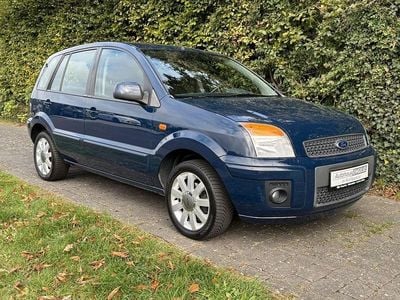 Blau Gebraucht 2012 Ford Fusion Trend Limousine | 7.250 €