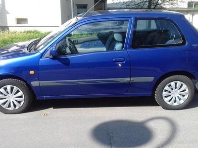 Gebraucht Toyota Starlet 75 PS (55 kW) 1998 Blau Kleinwagen