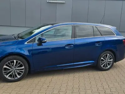 Gebraucht Toyota Avensis Executive 147 PS (108 kW) 2016 Blau Limousine