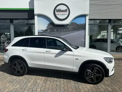 Gebraucht Mercedes GLC300e AMG line 306 PS (225 kW) 2021 Weiß SUV