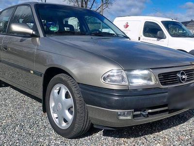 Gebraucht Opel Astra 101 PS (74 kW) 1996 Grau Limousine