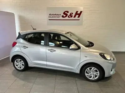Gebraucht Hyundai i10 Select 67 PS (49 kW) 2021 Silber Kleinwagen
