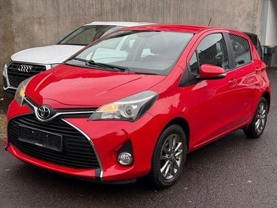 Rot Gebraucht 2015 Toyota Yaris Comfort Kleinwagen | 8.800 € (Fairer Preis)