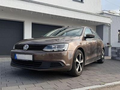 Gebraucht VW Jetta 105 PS (77 kW) 2011 Braun Limousine