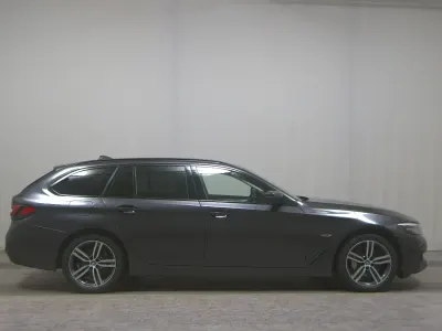 Usata BMW 530e Sport Line 292 CV (214 kW) 2023 Grigio Station wagon