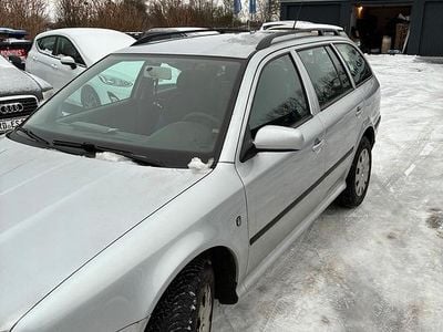 Silber Gebraucht 2009 Skoda Octavia Kombi | 2.399 €