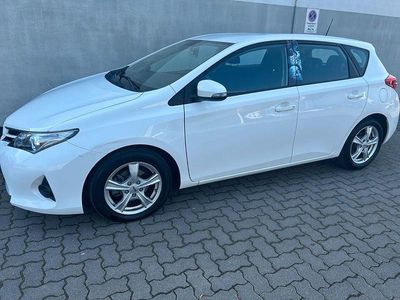 Gebraucht Toyota Auris Cool 99 PS (72 kW) 2014 Weiß Limousine