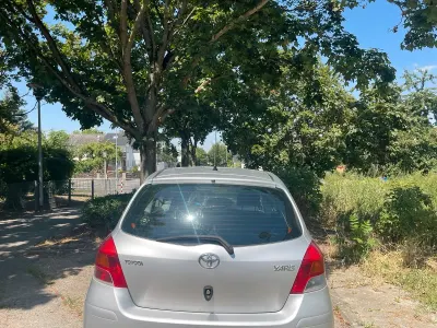 Gebraucht Toyota Yaris 69 PS (50 kW) 2009 Silber Kleinwagen