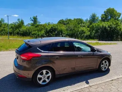 Gebraucht Ford Focus Titanium 182 PS (133 kW) 2015 Braun Limousine