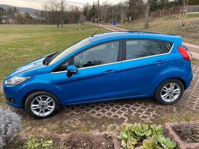 Blau Gebraucht 2015 Ford Fiesta Titanium Kleinwagen | 5.500 €