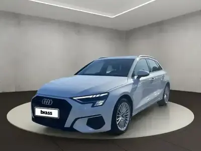 Gebraucht Audi A3 Advanced Plus 150 PS (110 kW) 2023 Gletscherweiß metallic Limousine