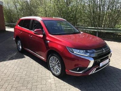 Usata Mitsubishi Outlander P-HEV Basis 224 CV (164 kW) 2020 Rosso SUV