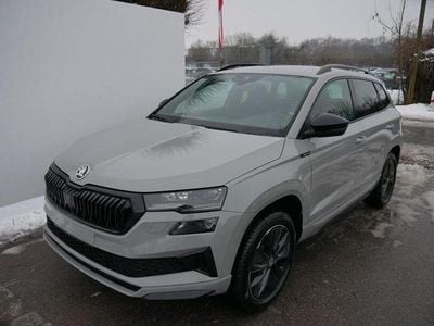 Neu Skoda Karoq SportLine 190 PS (139 kW) 2025 Grau SUV