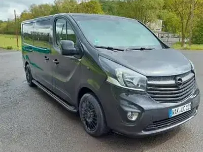 Gebraucht Opel Vivaro 145 PS (106 kW) 2017 Schwarz Van / Kleinbus