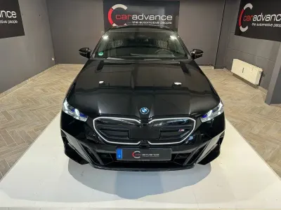 Gebraucht BMW i5 Sport Line 442 kW (601 PS) 2023 Black sapphire metallic Limousine
