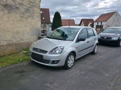 Gebraucht Ford Fiesta Ambiente 80 PS (58 kW) 2006 Silber Kleinwagen